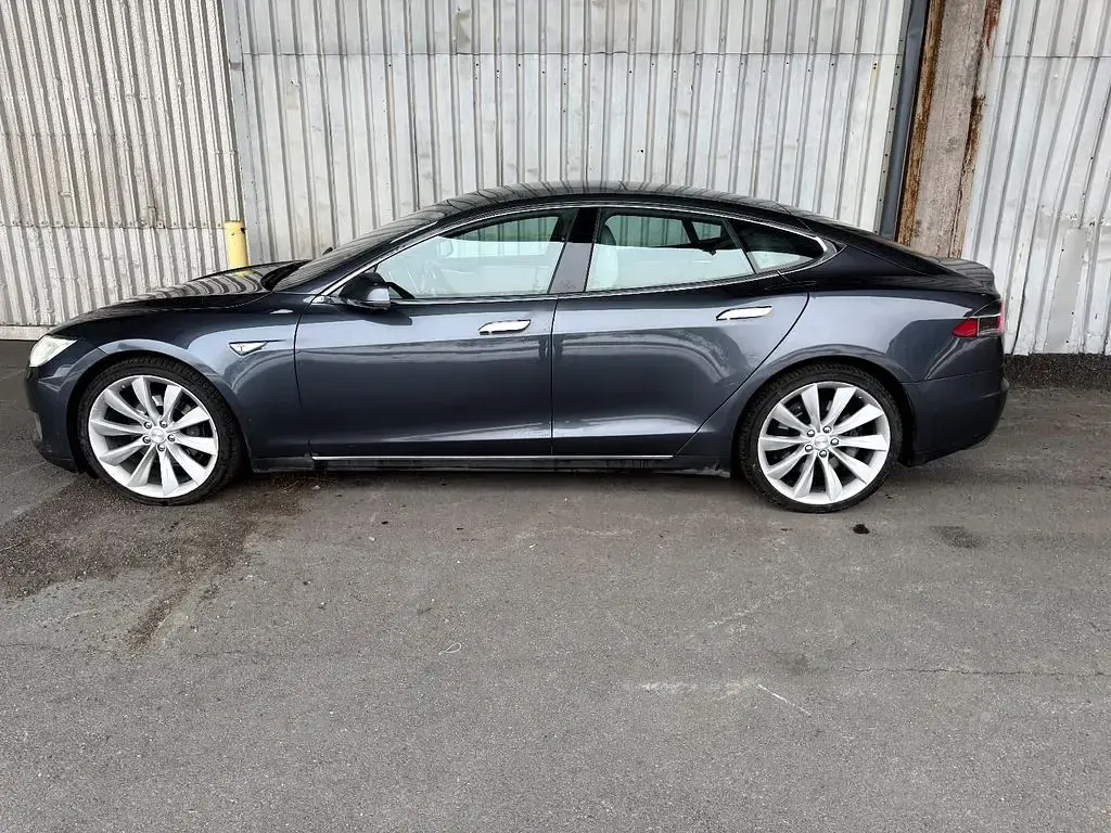 Usado Tesla Model S 309 kW (421 CV) 2016 Gris Utilitario