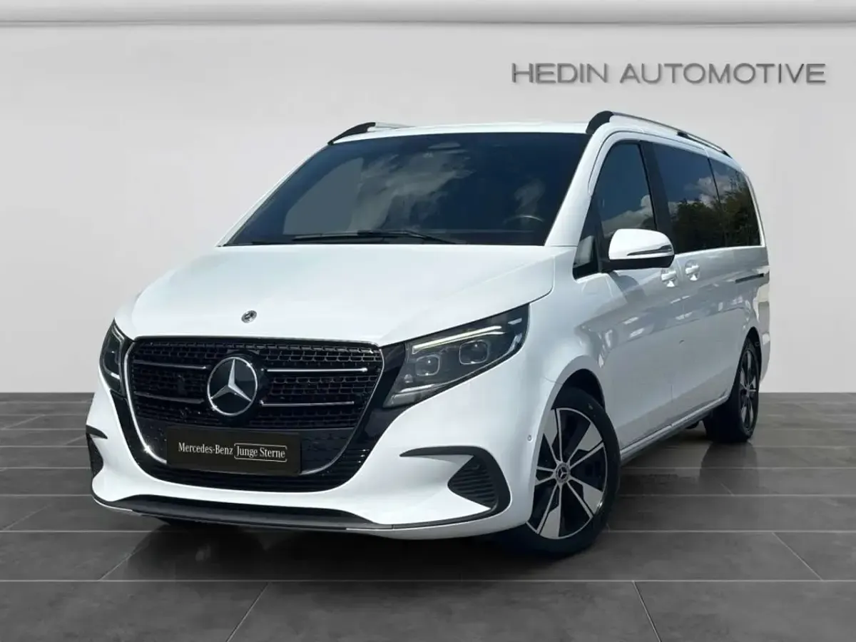 Gebraucht Mercedes V300 Style 237 PS (174 kW) 2024 Weiß Van / Kleinbus