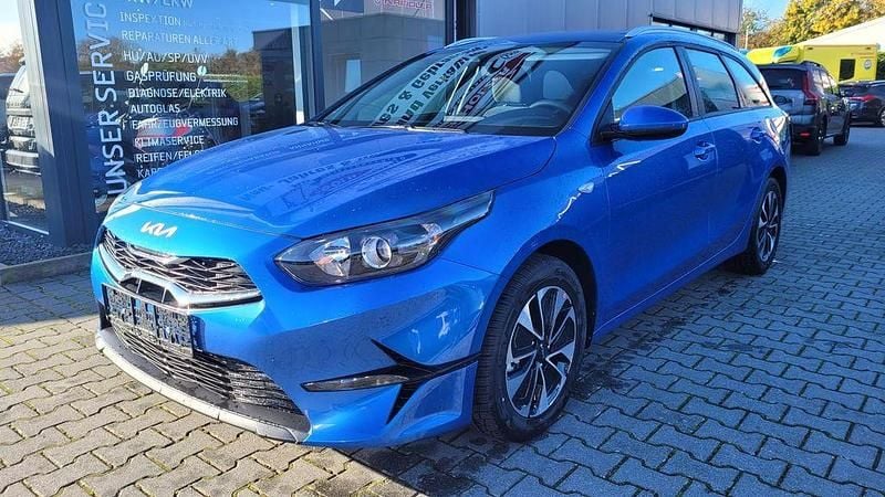 Neu Kia Ceed Sportswagon 140 PS (102 kW) 2026 Blau Kombi