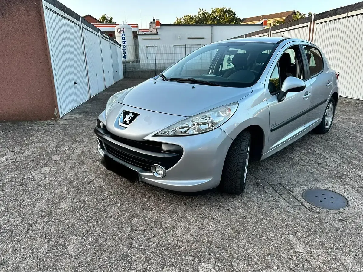Gebraucht Peugeot 207 73 PS (53 kW) 2010 Grau Kleinwagen