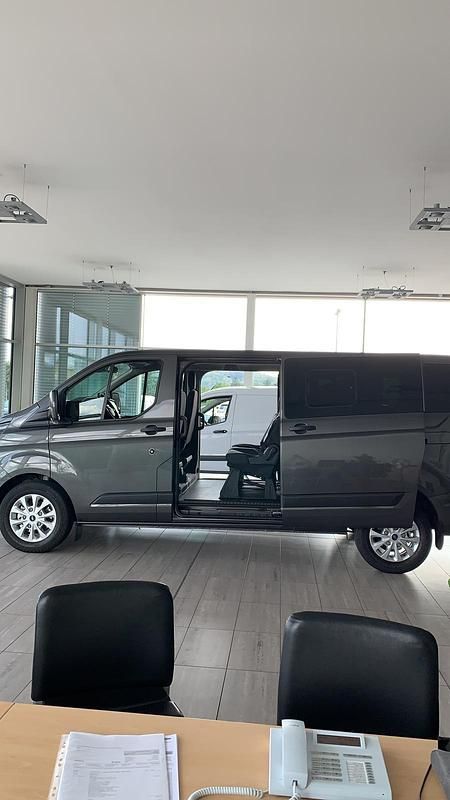 Gebraucht Ford Transit Custom 170 PS (125 kW) 2021 Grau Van / Kleinbus