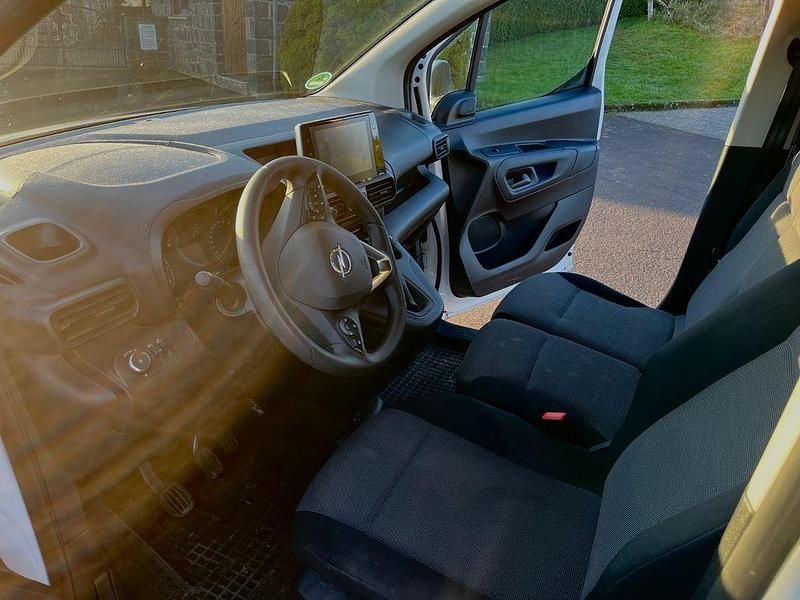 Gebraucht Opel Combo Selection 102 PS (75 kW) 2020 Weiß Van / Kleinbus