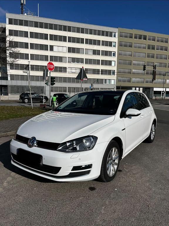 Gebraucht VW Golf VII LOUNGE 150 PS (110 kW) 2015 Weiß Limousine