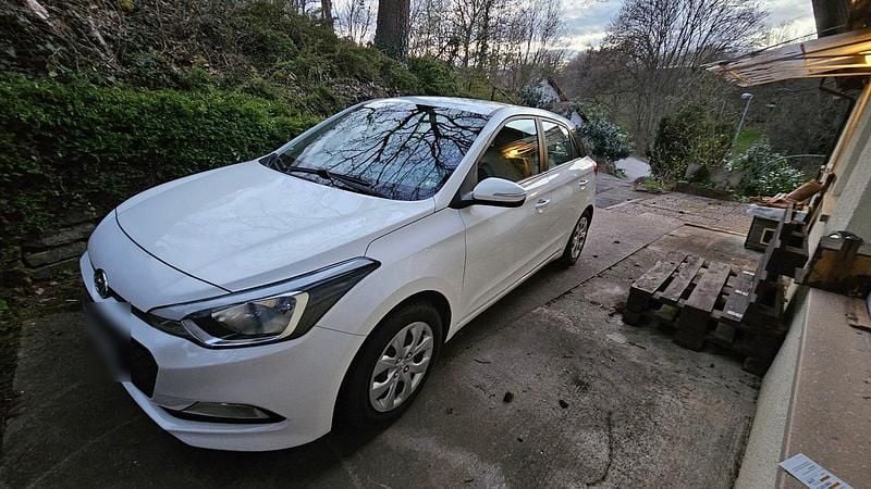 Second-hand Hyundai i20 78 CP (57 kW) 2017 Alb Hatchback