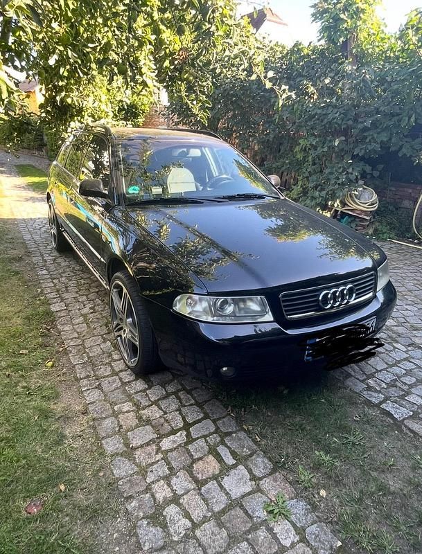 Schwarz Gebraucht 2000 Audi A4 Kombi | 2.500 € (Fairer Preis) - Bild 1/4