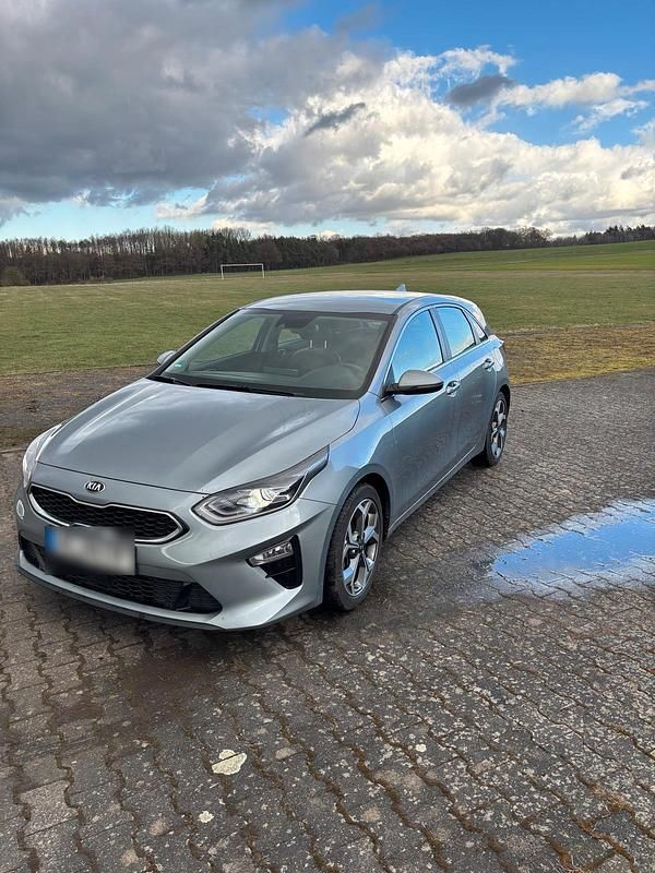 Gebraucht Kia Ceed 136 PS (100 kW) 2022 Silber Kleinwagen