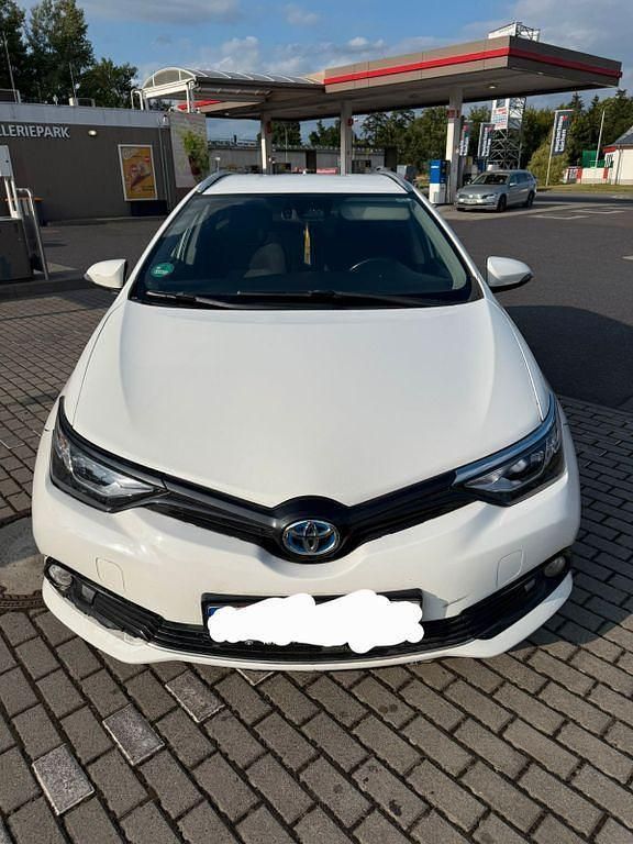 Weiß Gebraucht 2019 Toyota Auris Limousine | 8.999 € (Fairer Preis) - Bild 1/4