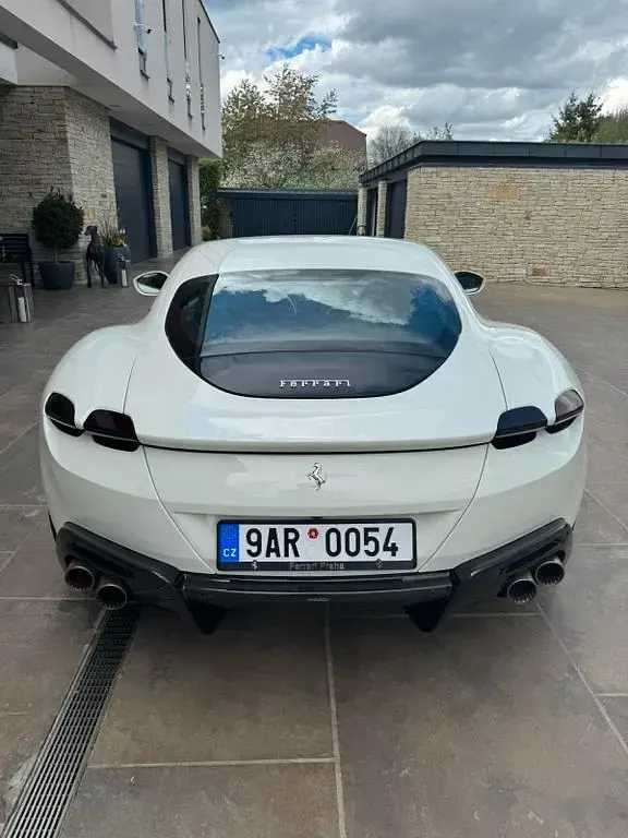 Second-hand Ferrari Roma 620 CP (456 kW) 2023