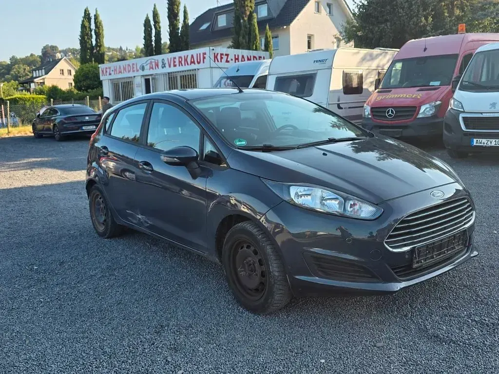 Gebraucht Ford Fiesta Trend 101 PS (74 kW) 2013 Blau Limousine