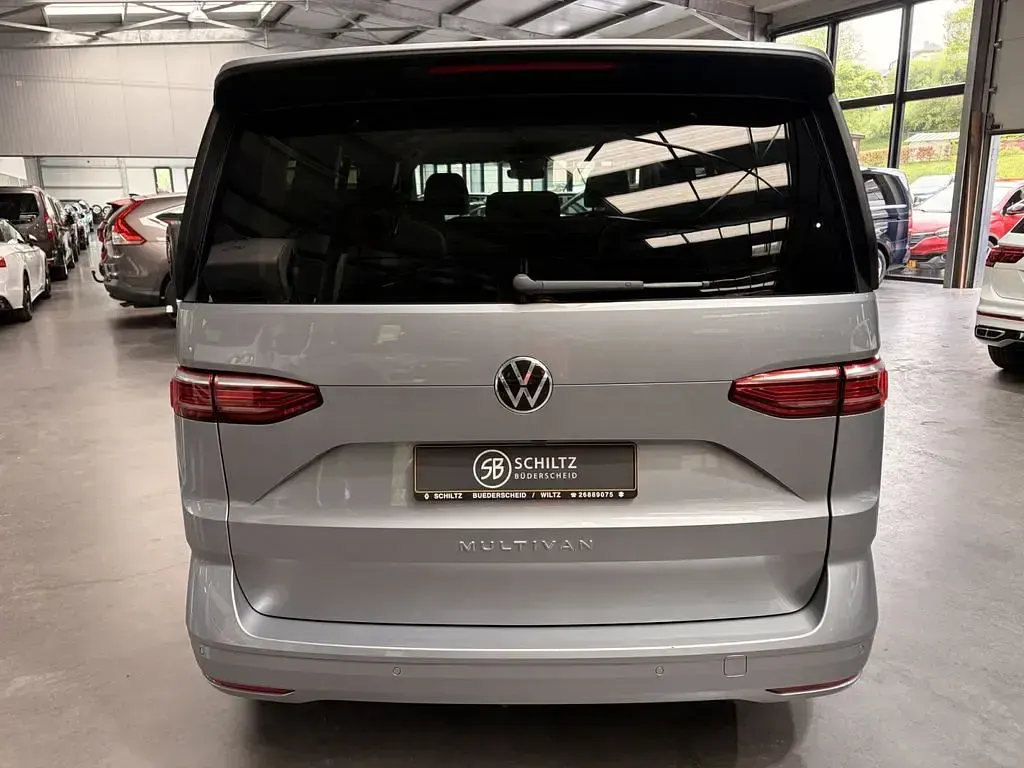 Używany VW Multivan 150 KM (110 kW) 2024 Szary Minivan