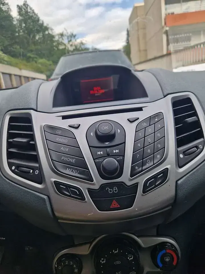 Gebraucht Ford Fiesta Titanium 82 PS (60 kW) 2009 Weiß Limousine