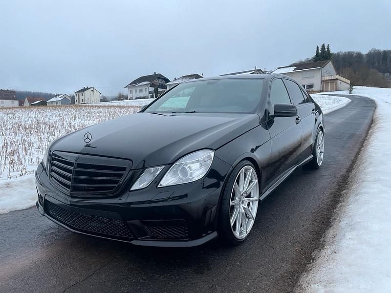 Gebraucht Mercedes E200 136 PS (100 kW) 2009 Schwarz Limousine