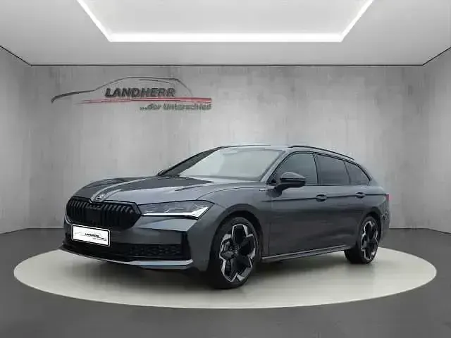 Neu Skoda Superb SportLine 193 PS (141 kW) 2025 Graphite grau Kombi