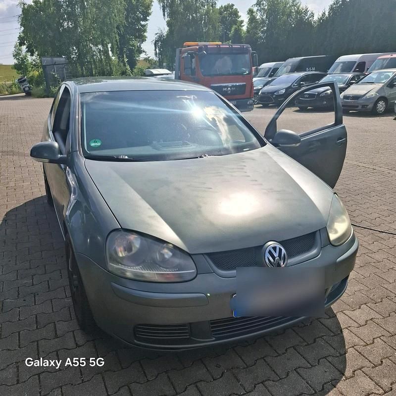 Grün Gebraucht 2004 VW Golf V Limousine | 1.150 € (Guter Preis) - Bild 1/4