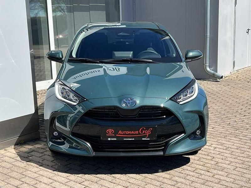 Neu Toyota Yaris Hybrid 116 PS (85 kW) 2026 Grün Limousine