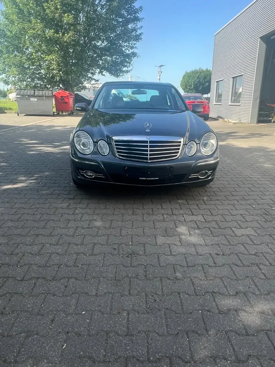 Gebraucht Mercedes E230 Avantgarde 204 PS (150 kW) 2007 Limousine