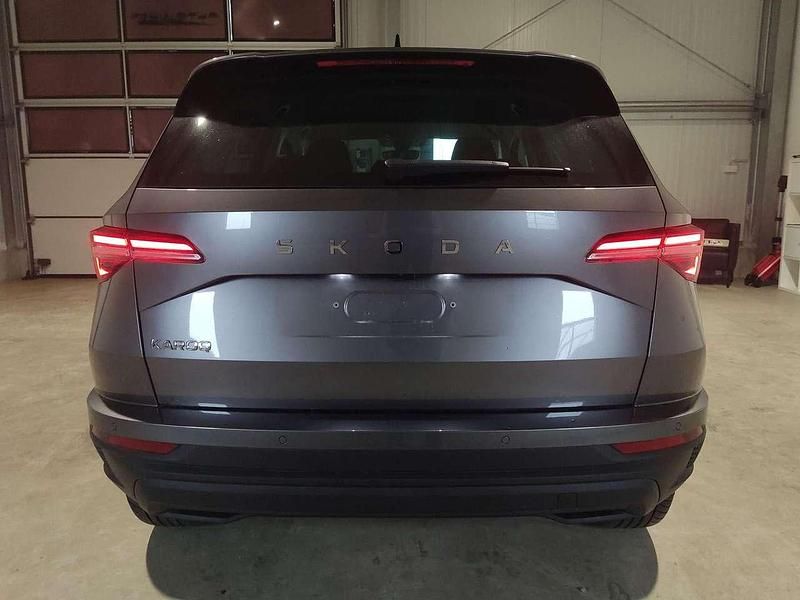 Graphitgrau metallic Neu 2025 Skoda Karoq Selection SUV | 35.390 € (Superpreis) - Bild 1/3