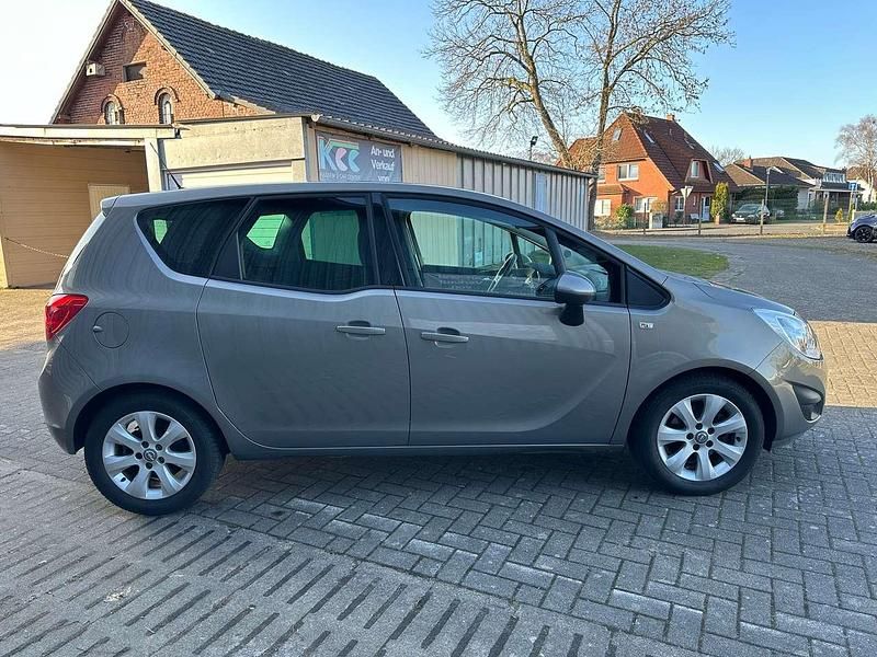 Gebraucht Opel Meriva Design Edition 101 PS (74 kW) 2011 Muskatgrau/muskat braun(m2) Van / Kleinbus