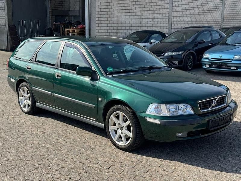 Grün Gebraucht 2000 Volvo V40 Kombi | 500 € (Superpreis) - Bild 1/4