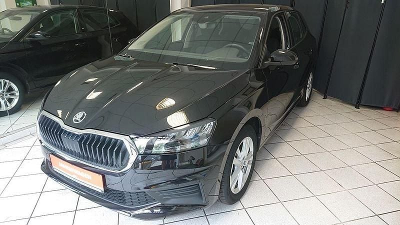 Schwarz Gebraucht 2023 Skoda Fabia Ambition Limousine | 17.950 € (Etwas zu teuer) - Bild 1/4