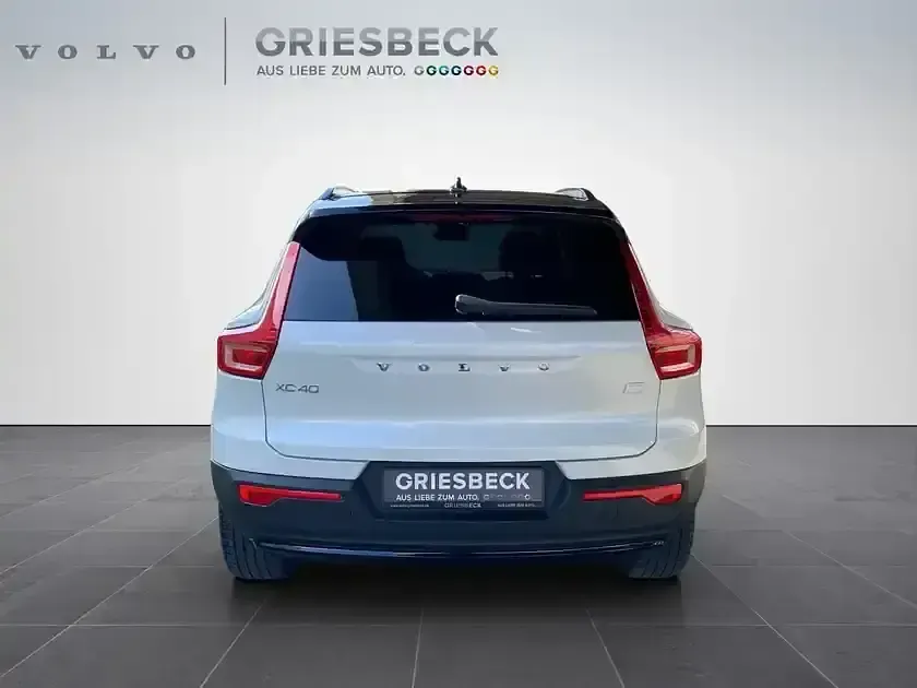 Gebraucht Volvo C40 169 kW (231 PS) 2023 Crystalweiss perleffekt SUV
