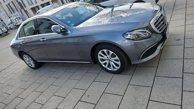 Gebraucht Mercedes E220 Avantgarde 194 PS (142 kW) 2017 Grau Limousine