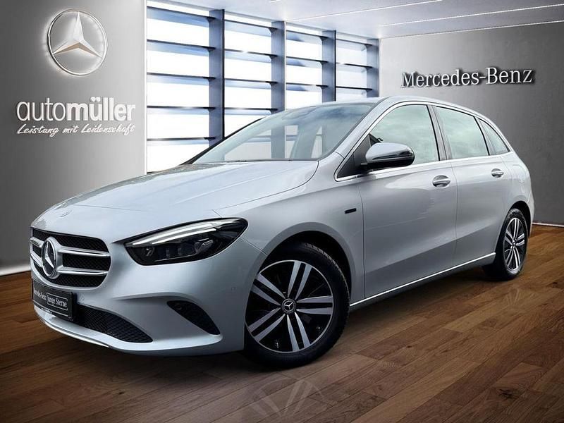 Silber Gebraucht 2021 Mercedes B250e Van / Kleinbus | 21.680 € (Superpreis) - Bild 1/3