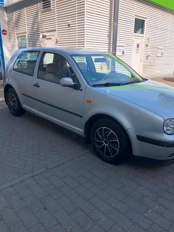 Grau Gebraucht 1998 VW Golf IV Limousine | 1.200 € - Bild 1/4
