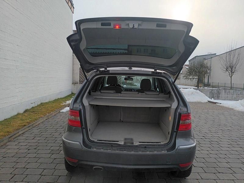 Gebraucht Mercedes 200 140 PS (102 kW) 2011 Grau Kombi
