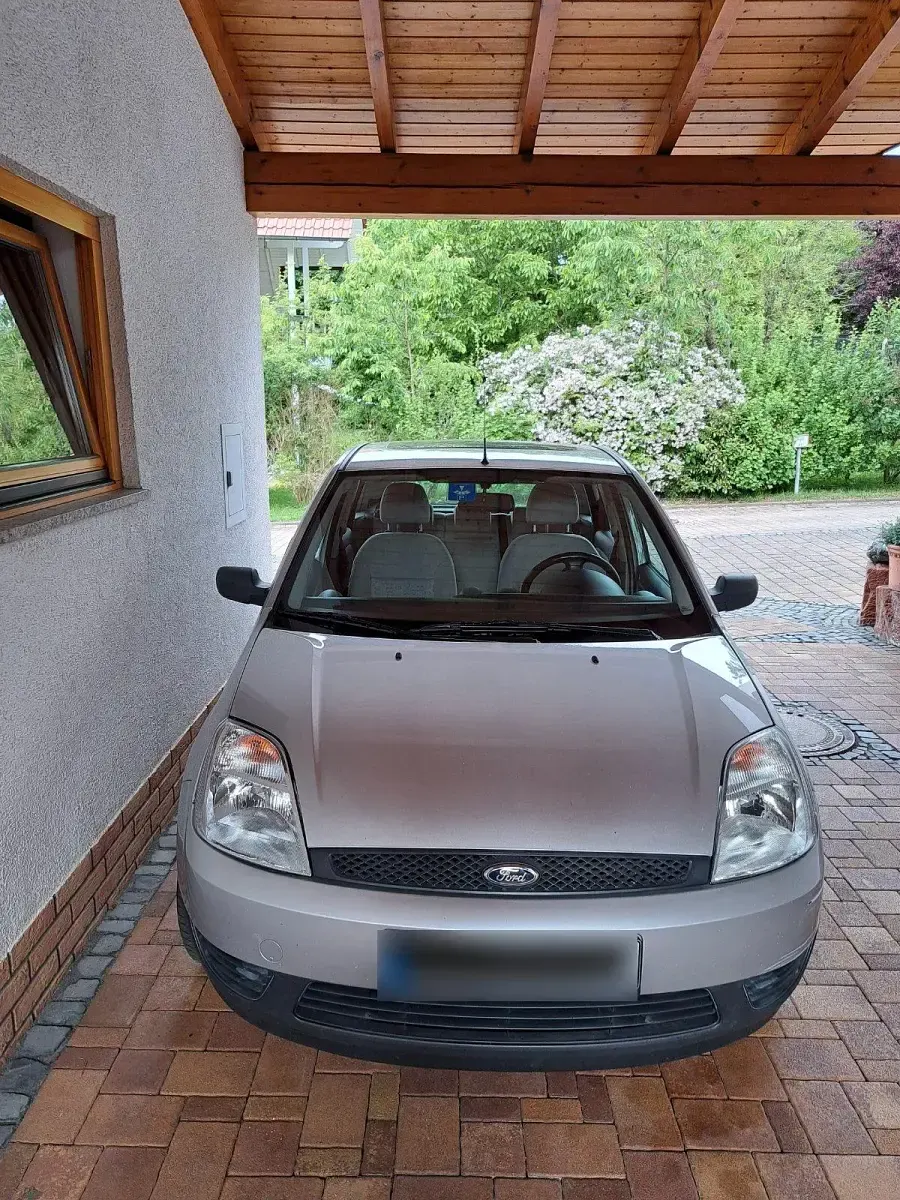 Gebraucht Ford Fiesta 70 PS (51 kW) 2002 Silber Kleinwagen