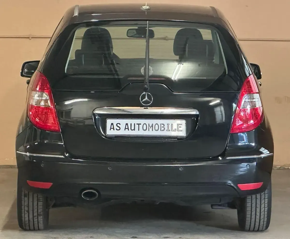 Gebraucht Mercedes A160 95 PS (69 kW) 2011 Schwarz Kleinwagen