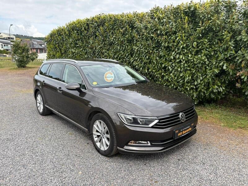 Braun Gebraucht 2017 VW Passat Kombi | 15.900 € (Fairer Preis) - Bild 1/4