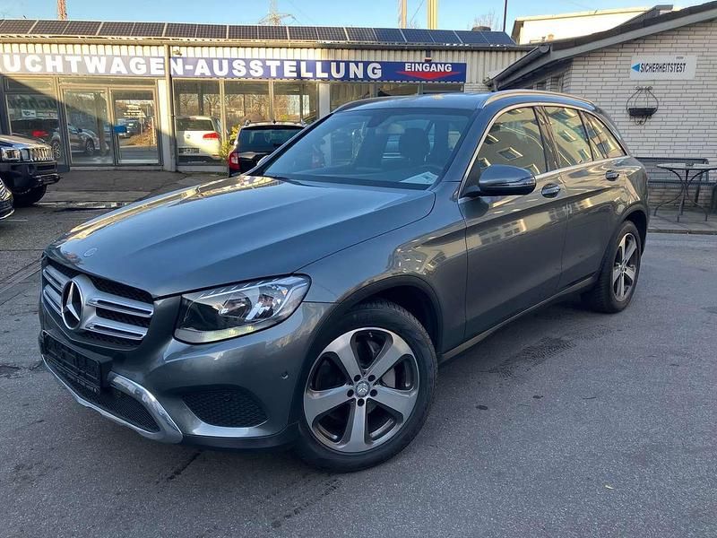 Selenitgrau metalliclack Gebraucht 2015 Mercedes GLC220 SUV | 23.990 € (Fairer Preis) - Bild 1/4