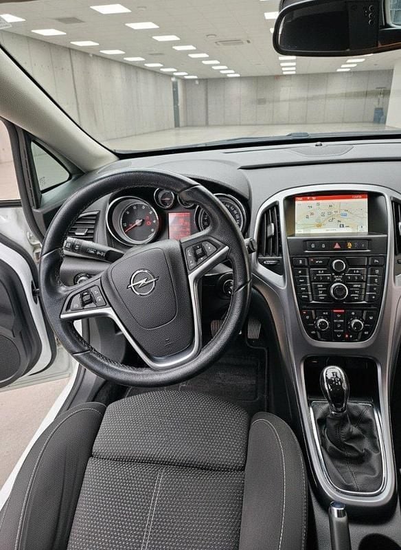Gebraucht Opel Astra 136 PS (100 kW) 2015 Weiß Kombi