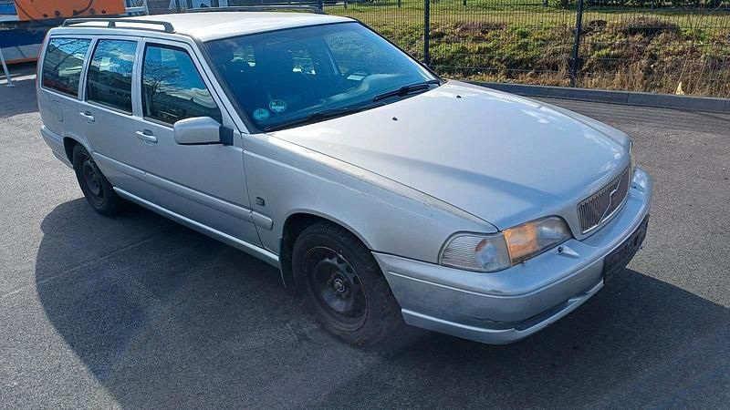 Gebraucht Volvo V70 144 PS (105 kW) 1998 Silber Kombi
