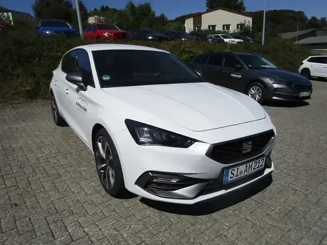 Gebraucht Seat Leon FR 150 PS (110 kW) 2025 Nevada weiss (metallic) Limousine