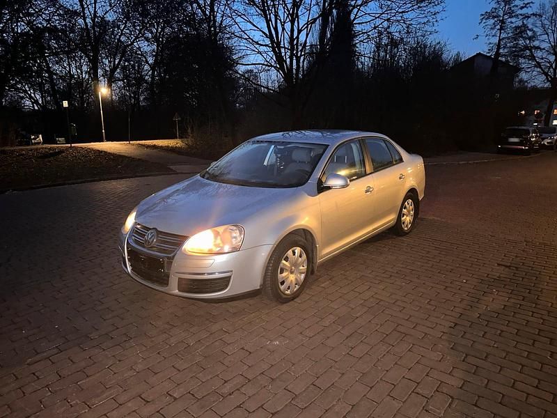 Gebraucht VW Jetta 102 PS (75 kW) 2005 Silber Limousine