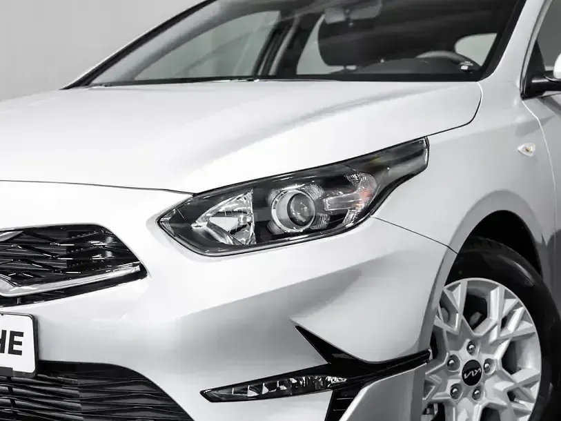 Gebraucht Kia Ceed Edition 7 101 PS (74 kW) 2024 Sparklingsilber Kleinwagen