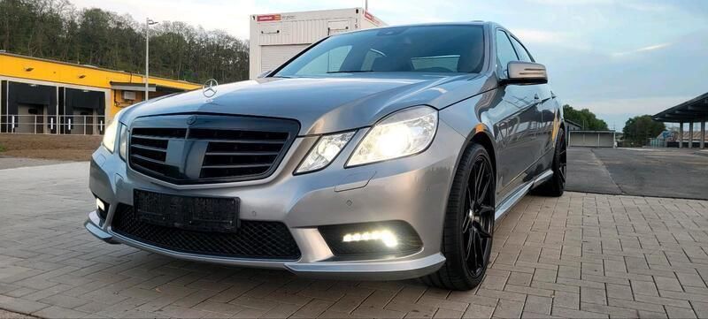 Grau Gebraucht 2010 Mercedes E500 AMG Limousine | 14.499 € (Teuer) - Bild 1/4