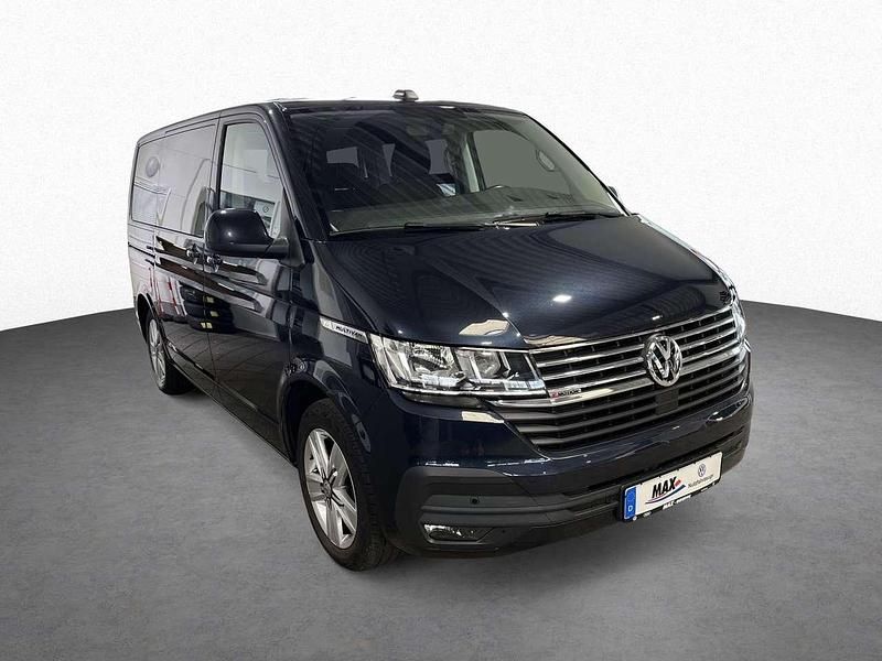 Gebraucht VW Multivan 204 PS (150 kW) 2022 Starlight blue metallic Van