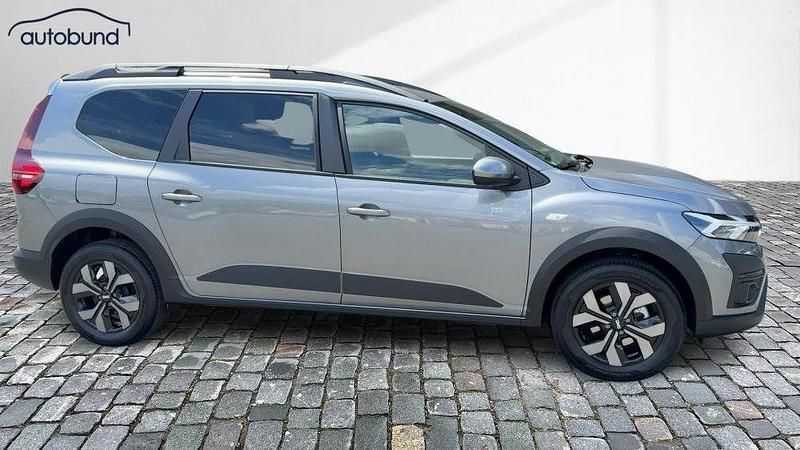 Neu Dacia Jogger Expression 101 PS (74 kW) 2025 Grau Van / Kleinbus