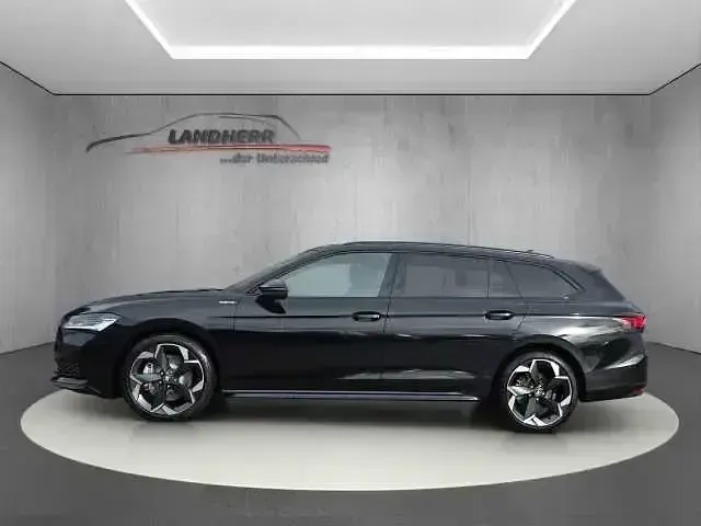 Neu Skoda Superb 193 PS (141 kW) 2025 Cobalt blau metallic Kombi