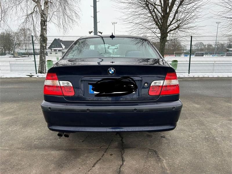 Gebraucht BMW 325 192 PS (141 kW) 2002 Blau Limousine