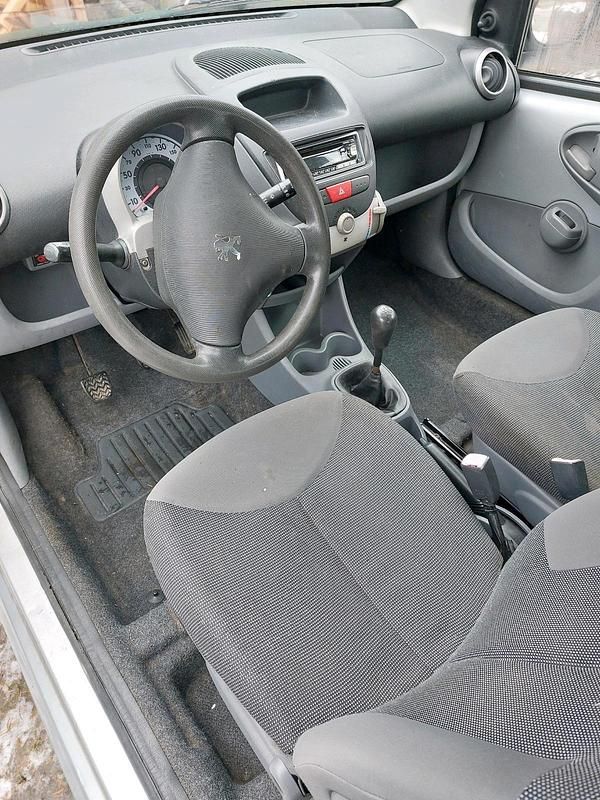 Gebraucht Peugeot 107 68 PS (50 kW) 2005 Silber Kleinwagen