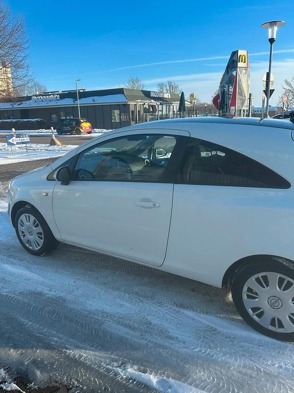 Gebraucht Opel Corsa 100 PS (73 kW) 2011 Weiß Kleinwagen