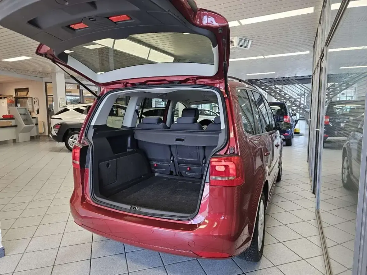 Gebraucht VW Touran Comfortline 105 PS (77 kW) 2013 Winterredmet. Van / Kleinbus