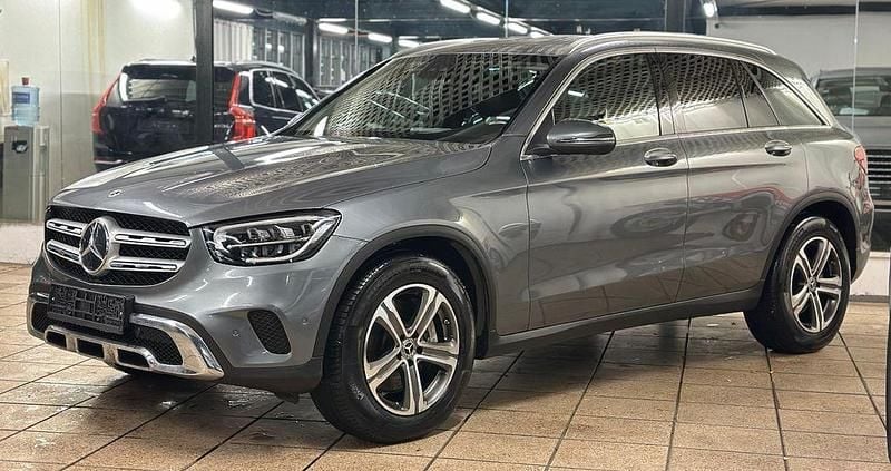 Grau Gebraucht 2021 Mercedes GLC400d SUV | 24.950 € (Guter Preis) - Bild 1/4