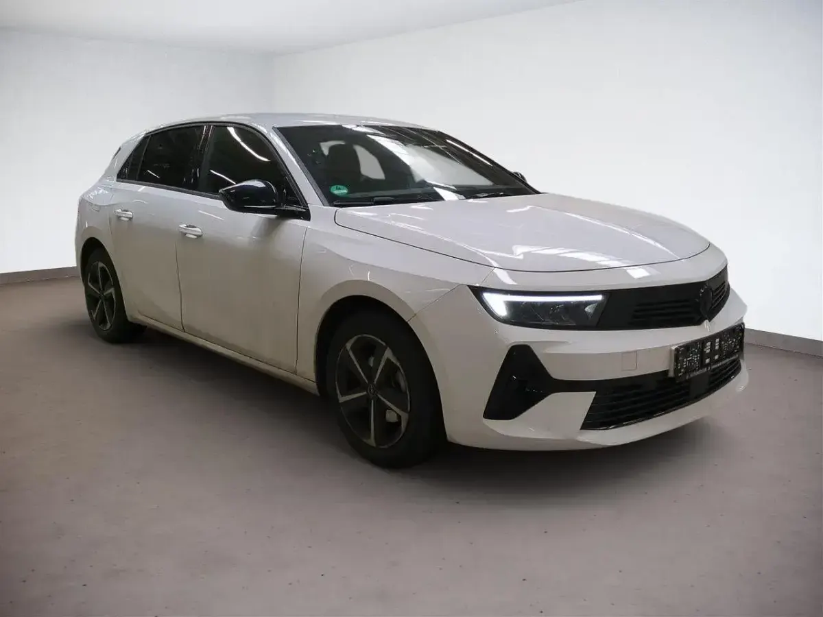 Gebraucht Opel Astra S 131 PS (96 kW) 2024 Weiß Kleinwagen