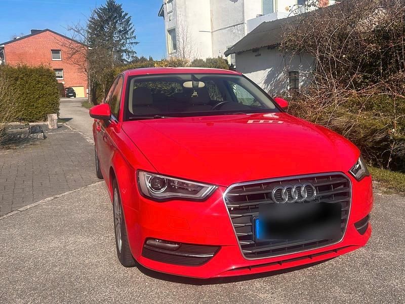 Gebraucht Audi A3 Sportback 126 PS (92 kW) 2013 Rot Kleinwagen