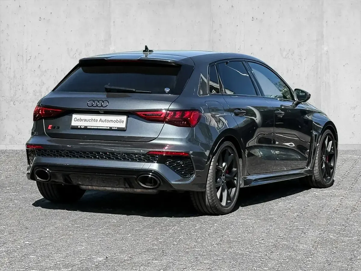 Gebraucht Audi RS3 Sport 400 PS (294 kW) 2024 Grau Limousine